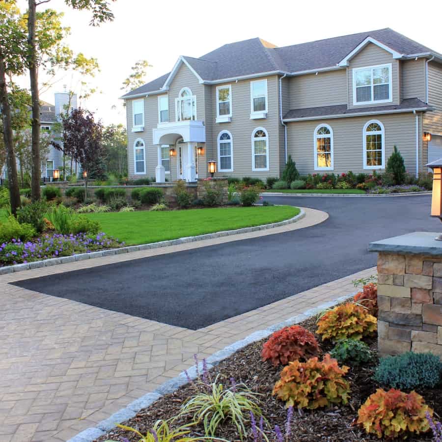 Cambridge Paver Apron and Inlays with Entry Piers – Center Moriches, NY